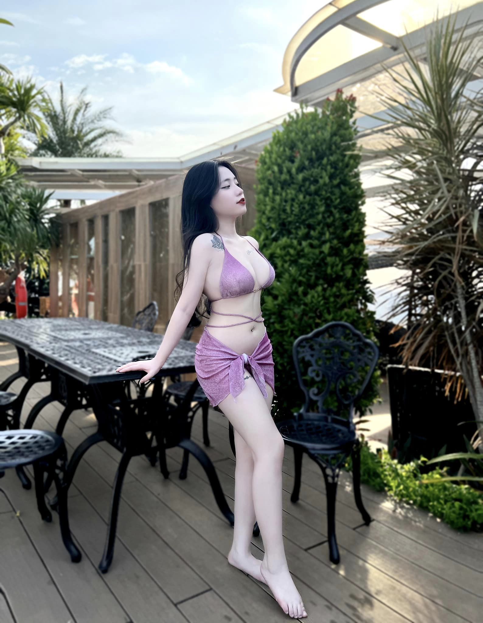 Ảnh bikini hotgirl ngực khủng